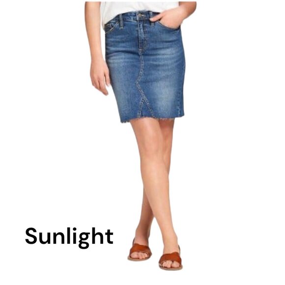 Universal Thread Denim Blue Jean Short Mini Skirt SZ 18/34 Medium Raw Hem - Picture 2 of 10